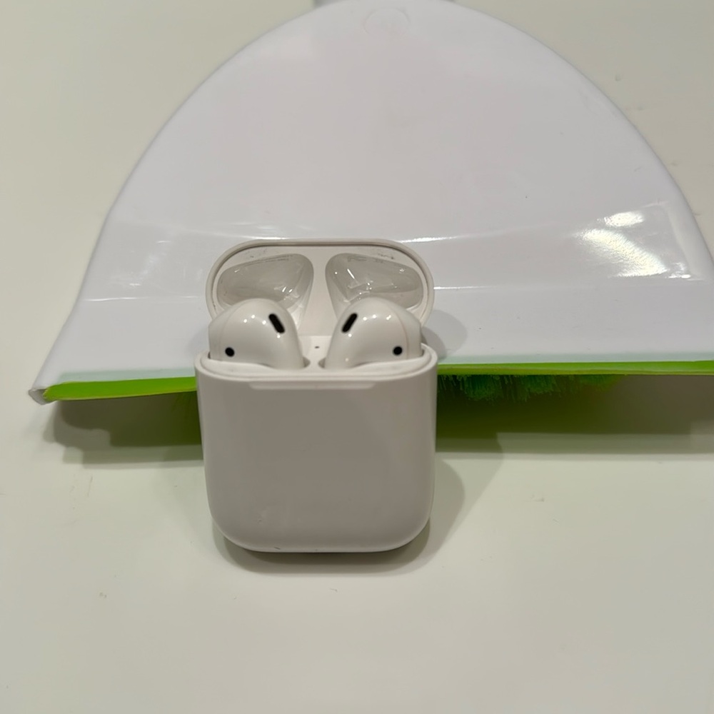 1st Gen Air Pods